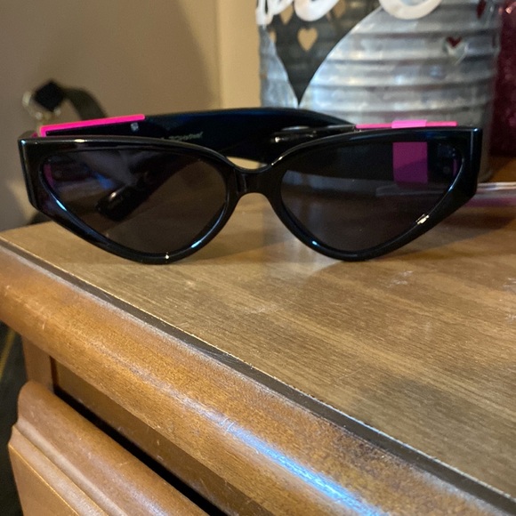 NWT Betsey Johnson Sunglasses - Picture 3 of 8